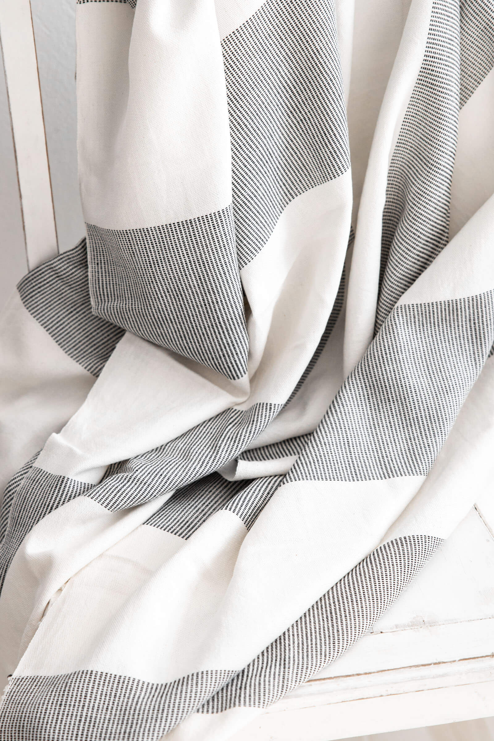 Cotton blanket Suhany woven stripes black/white