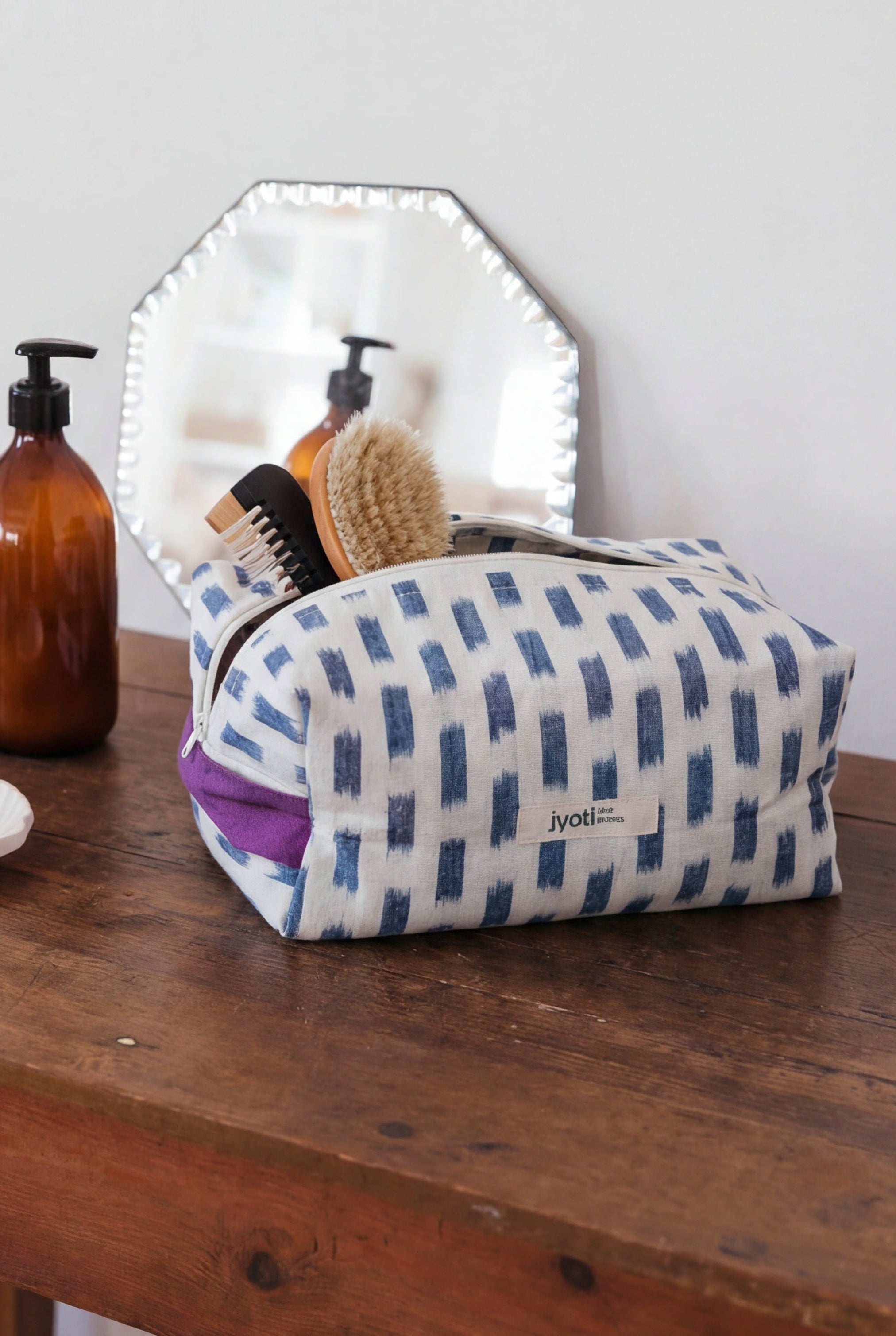 Baumwoll Kulturtasche Phavvaara Ikat Weiß