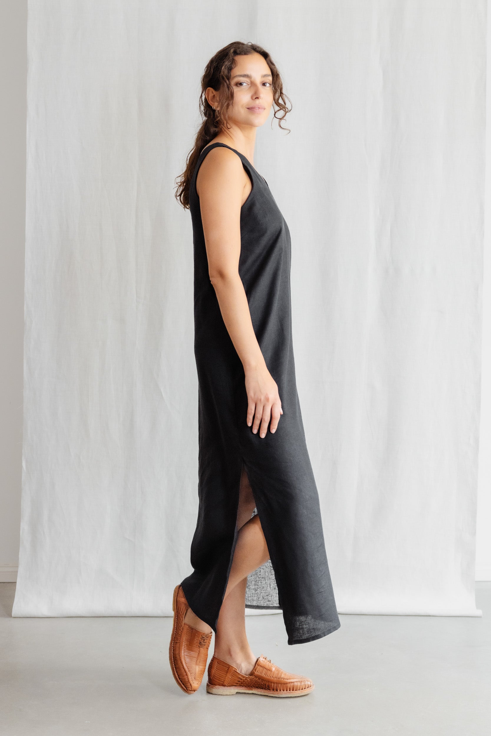 Hanf/Tencel Midikleid Arohi Schwarz
