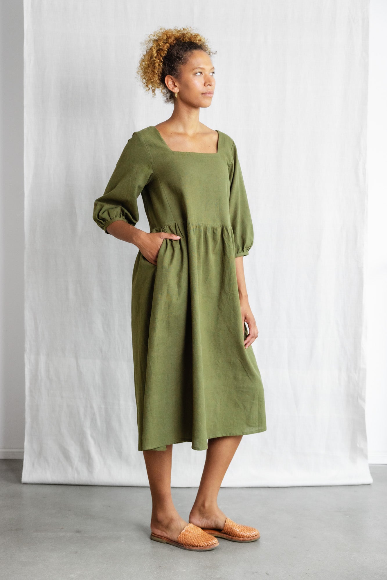 Baumwoll Kleid Rachana Moosgrün