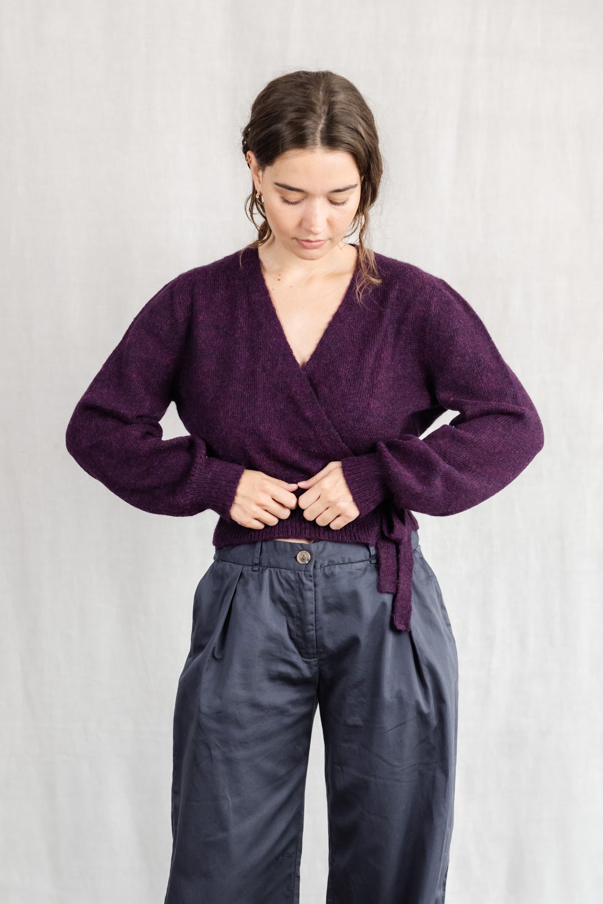 Baby-Alpaka Wickelcardigan Abancay Brombeer