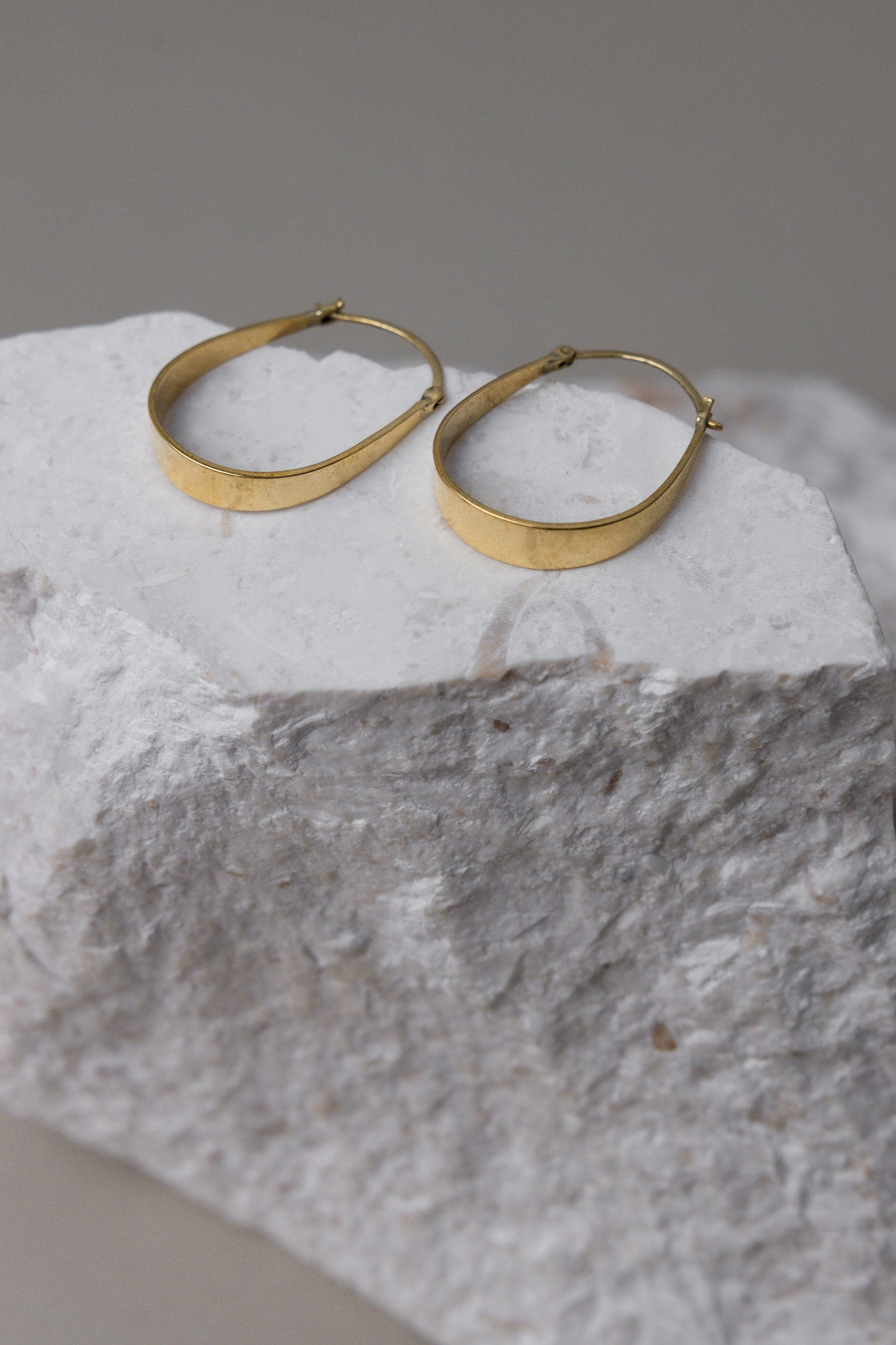 Hoop earrings Chooty brass