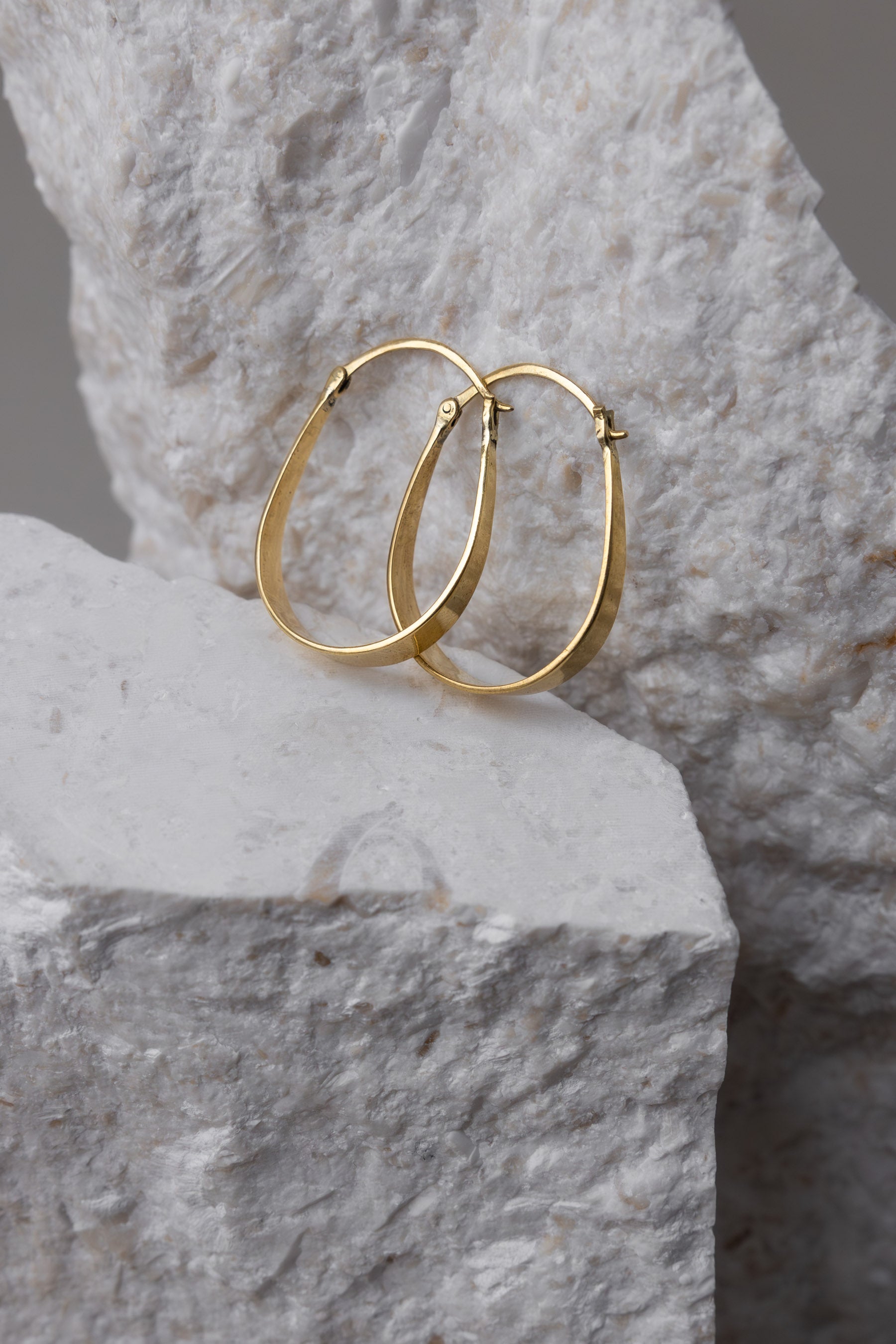 Hoop earrings Chooty brass