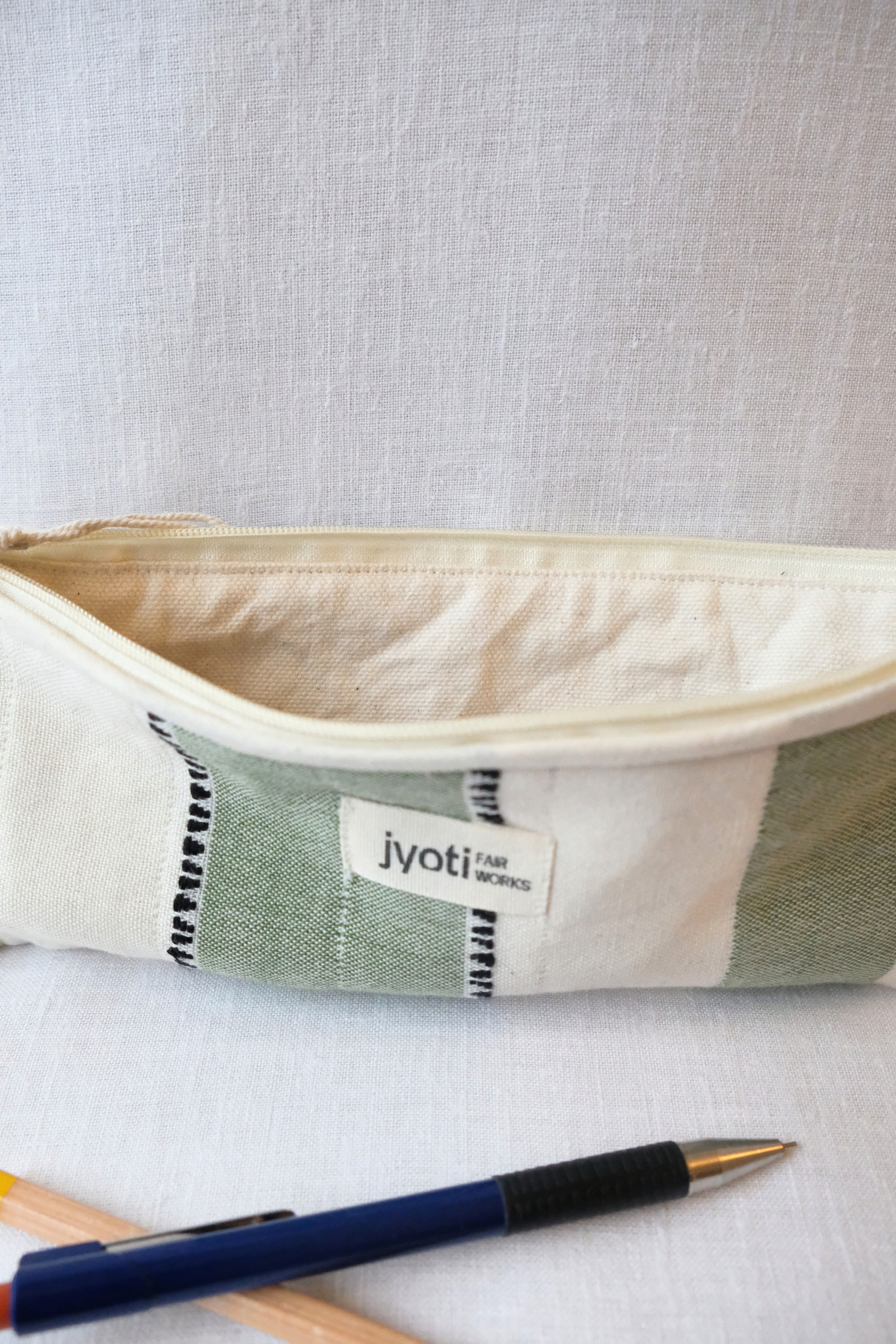 Baumwoll Federmäppchen Qalamadaan Webmuster Grün