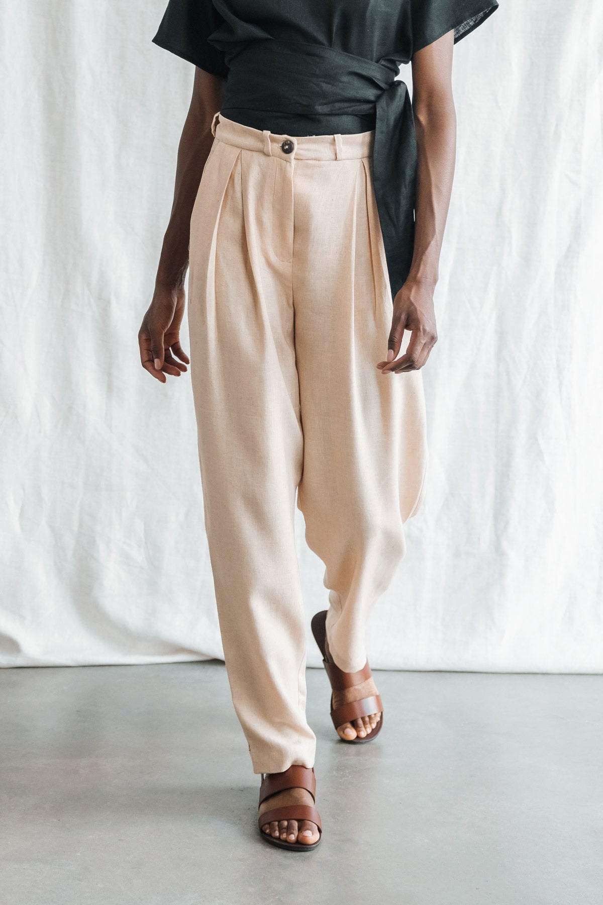 Hemp/Tencel pleated trousers Vishraam Sand