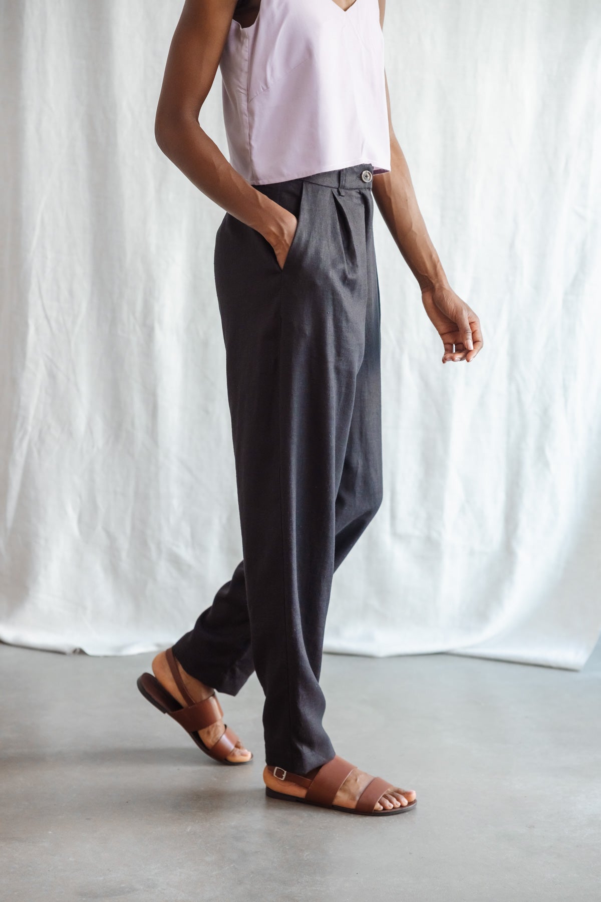 Hemp/Tencel pleated trousers Vishraam black