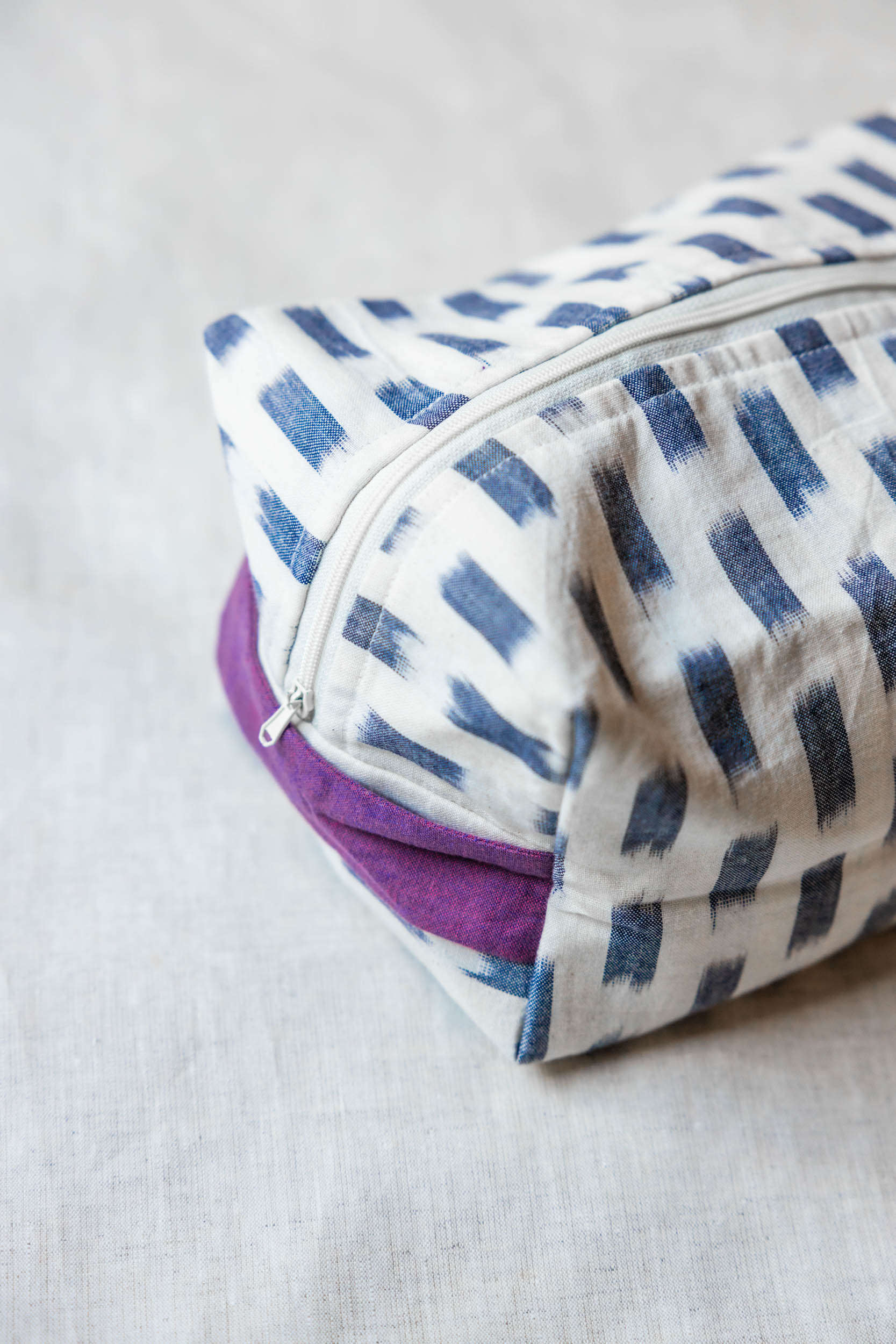 Cotton Toiletry Bag Phavvaara Ikat White