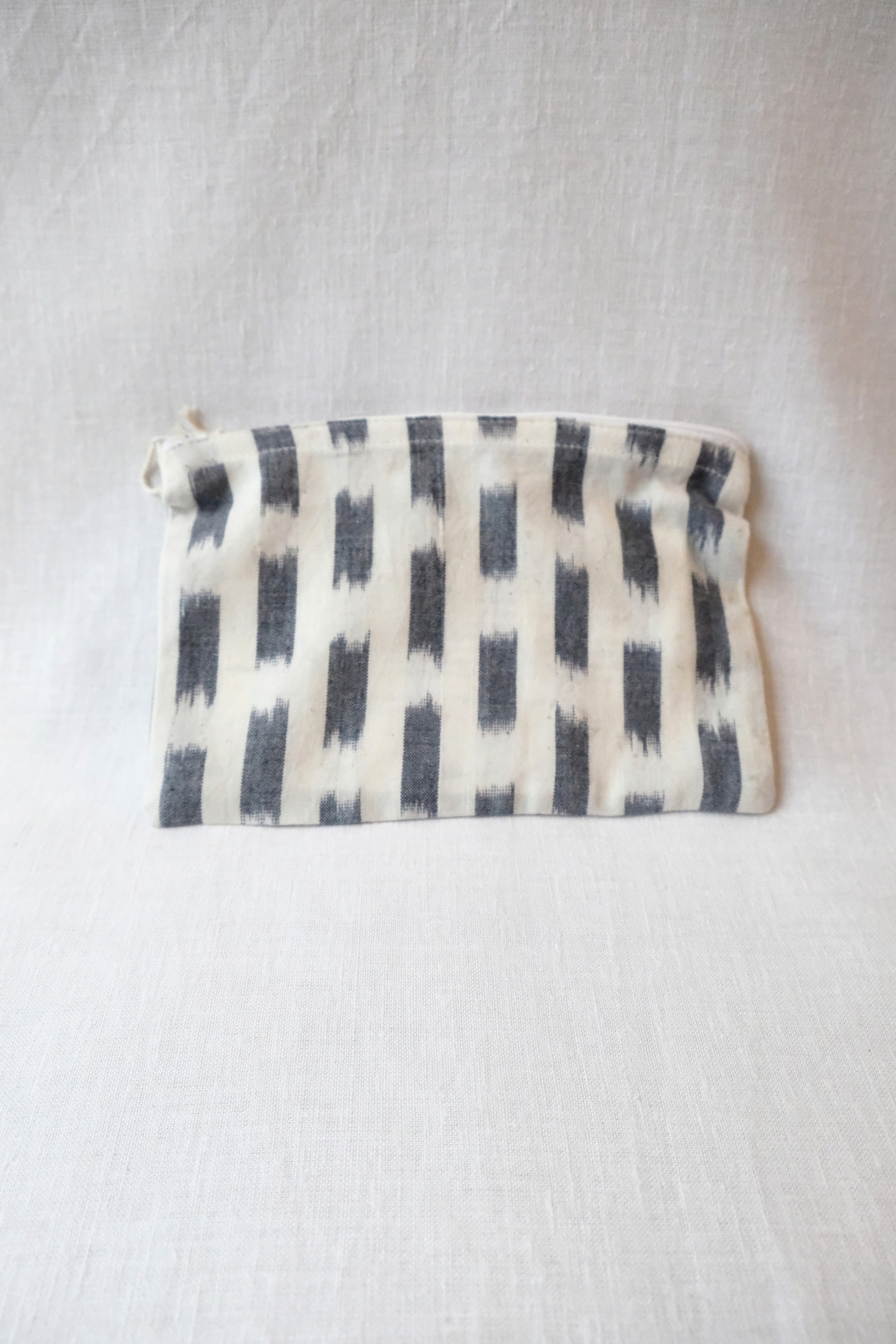 Cotton pouch Thanjavur Mint/ Ikat White