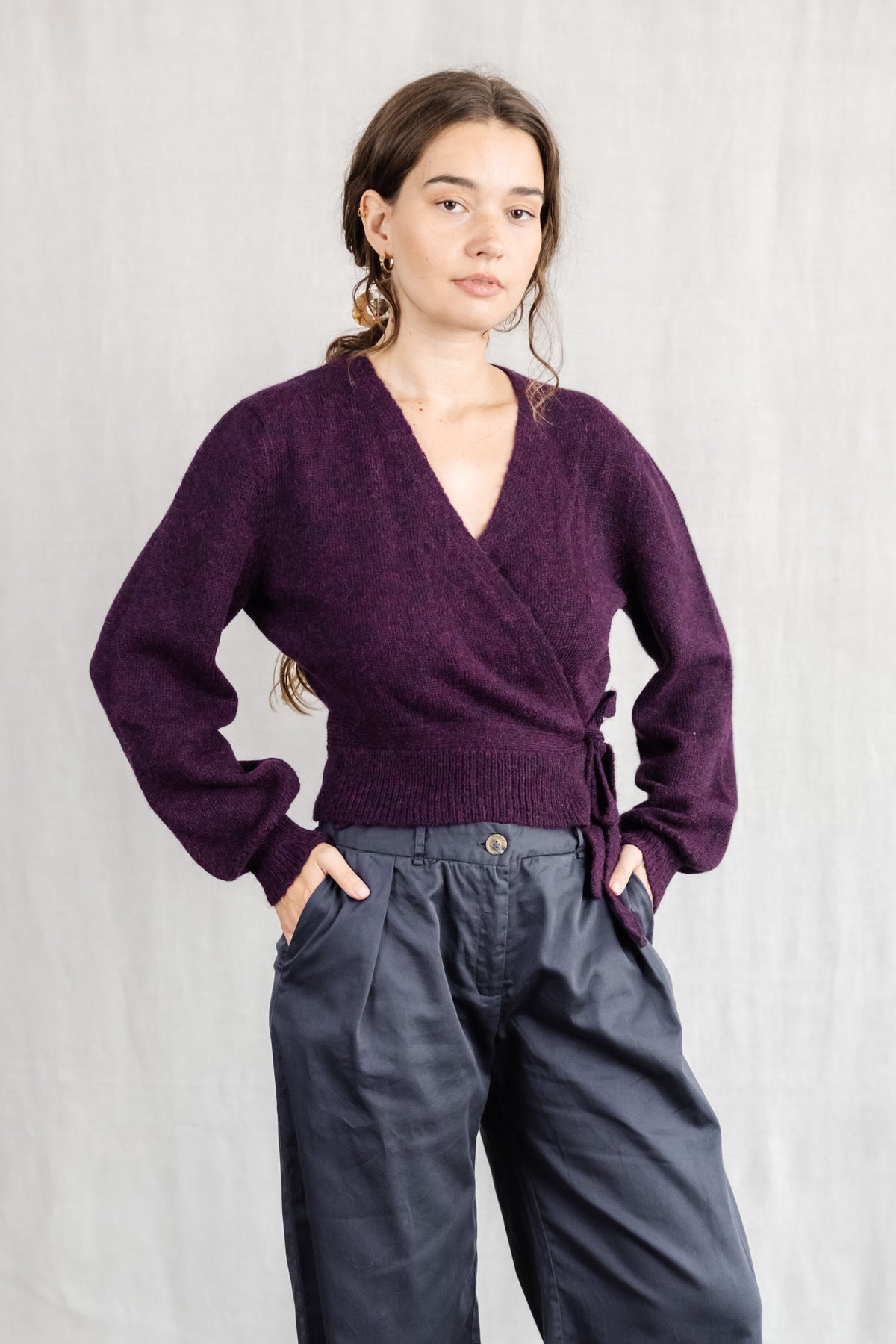 Baby-Alpaka Wickelcardigan Abancay Brombeer